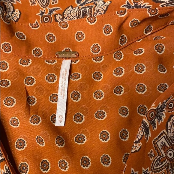 Free People top XS sheer button front - Picture 4 of 6